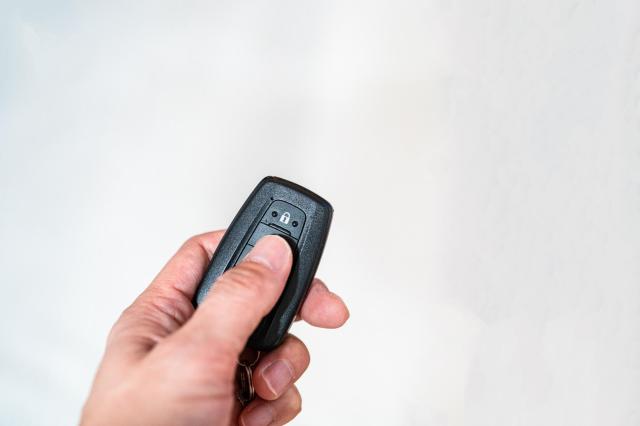 スマートキーの電池切れのサインとは？使えなくなったときの対処法も