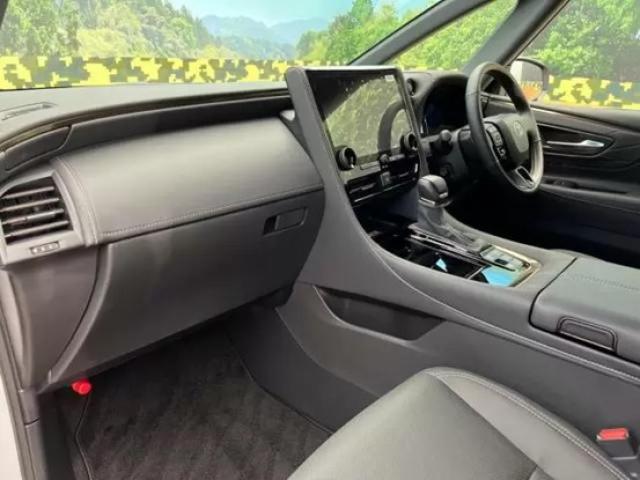 アルファードの幅は駐車場に入る？快適性と使いやすさを両立する特徴とは