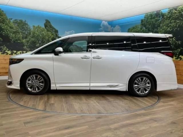 アルファードの幅は駐車場に入る？快適性と使いやすさを両立する特徴とは