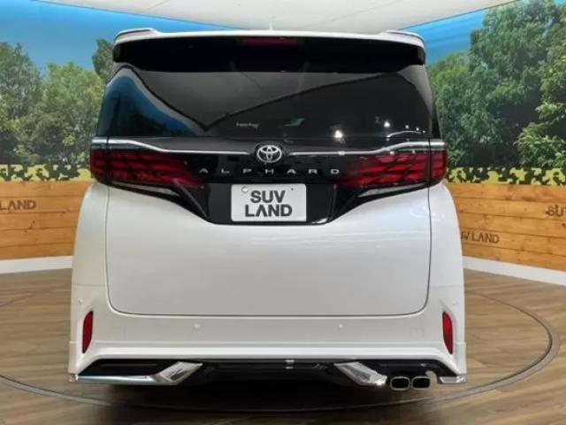 アルファードの幅は駐車場に入る？快適性と使いやすさを両立する特徴とは