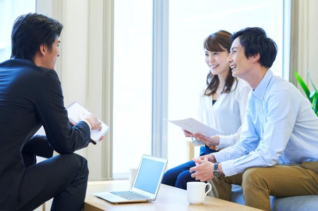 エルグランドは5人乗りできる？スペックや特徴、ライバル車も紹介！