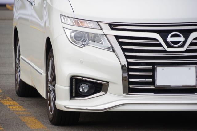 エルグランドは5人乗りできる？スペックや特徴、ライバル車も紹介！