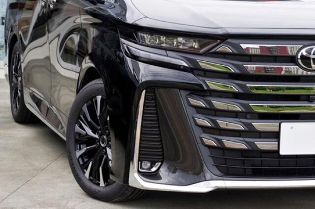 ヴェルファイアのサイズはどれくらい？旧モデルやライバル車との比較も！