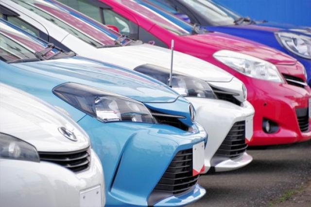 数台のトヨタのコンパクトカー