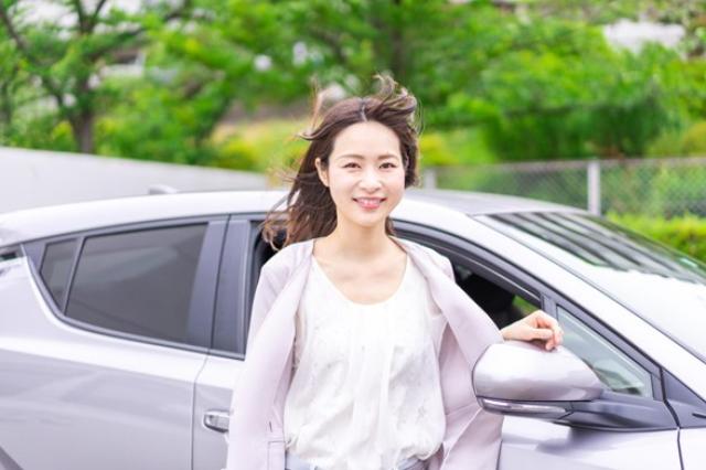車を借りる「カーリース」の仕組みとは?特徴や他の貸し出しサービスとの違い