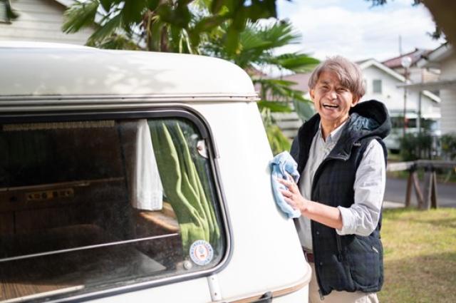 愛車を大切にする男性