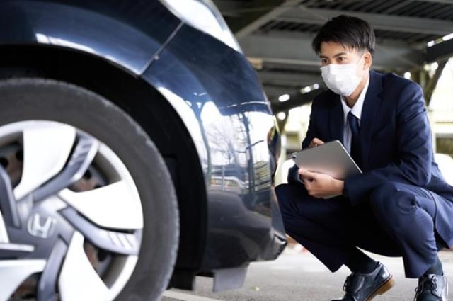 査定をする買取業者