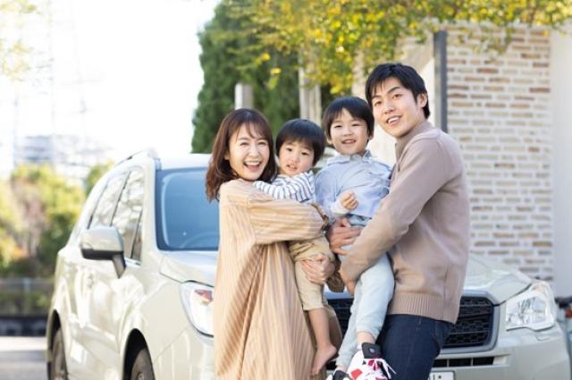 家族と車の風景