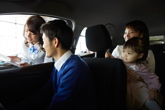 新車は販売店とディーラーのどちらで買うべき？両者の違いやメリットデメリット