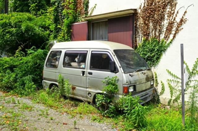放置してある廃自動車
