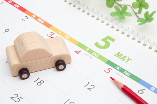 ミニカーとカレンダー