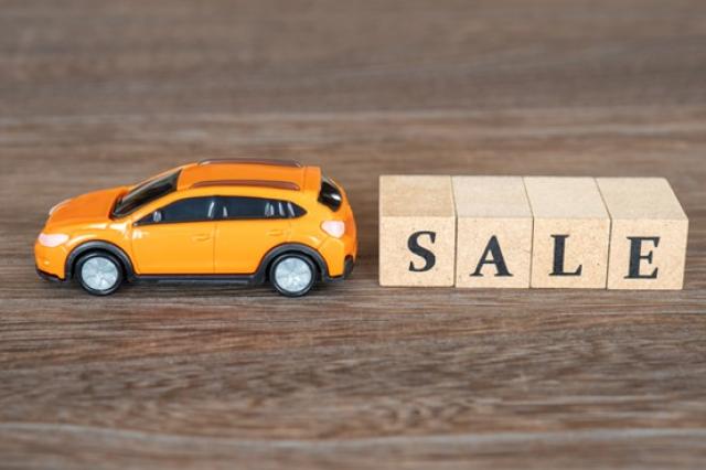 車を売る時期やタイミングで税金は変わる？税金面で損しない売却方法を解説！