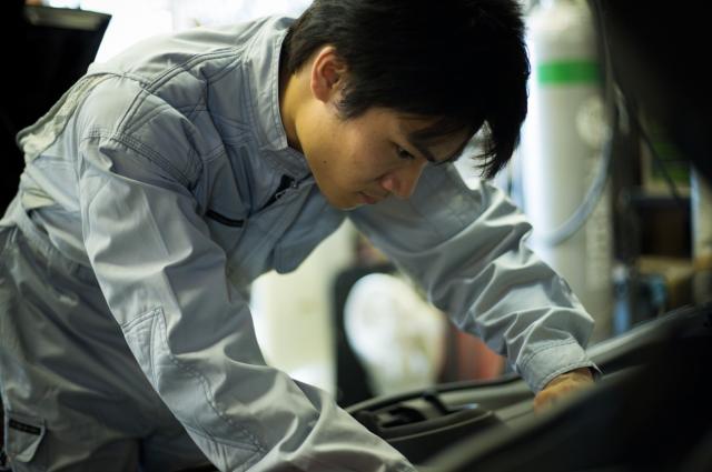 「バッテリーが原因で車検不合格の可能性も?」交換時期と選び方を解説