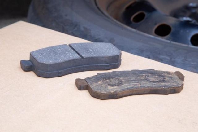 ブレーキパッドの残量確認方法は？交換時期の判断基準も紹介