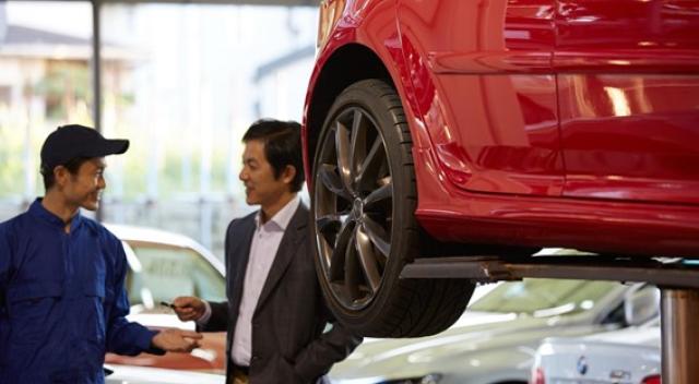 ディーラー車検に必要なものは？ユーザー車検との違いや費用も解説