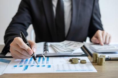 車両売却の仕訳方法は？法人・個人事業者別の勘定科目をご紹介