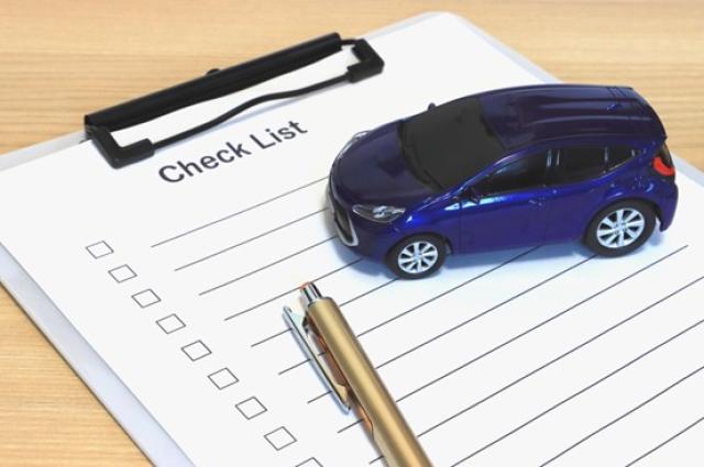 ミニカーとチェックリスト