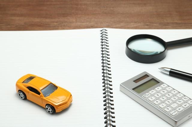 自動車の売却相場の調べ方とは?「買取」と「下取り」の違いも解説