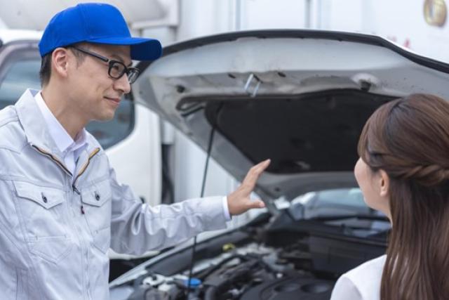 故障車の査定風景
