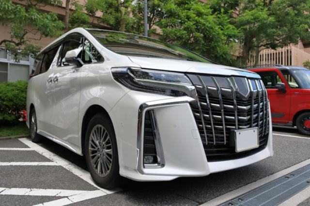 アルファード30系後期の買取相場!年式・走行距離別の価格変動を徹底解説