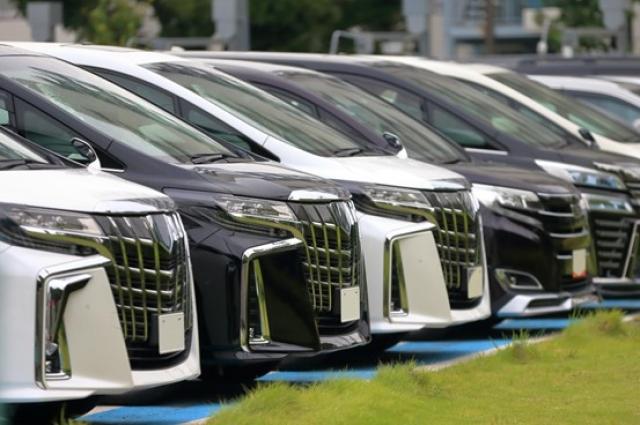 アルファード30系後期の買取相場!年式・走行距離別の価格変動を徹底解説