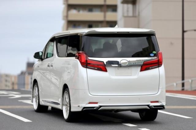 アルファード30系後期の買取相場!年式・走行距離別の価格変動を徹底解説