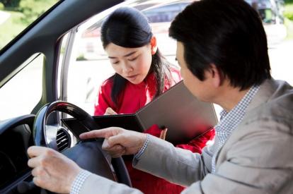 事故車をレッカー移動させるときに知っておきたいこととは？費用や時間は？