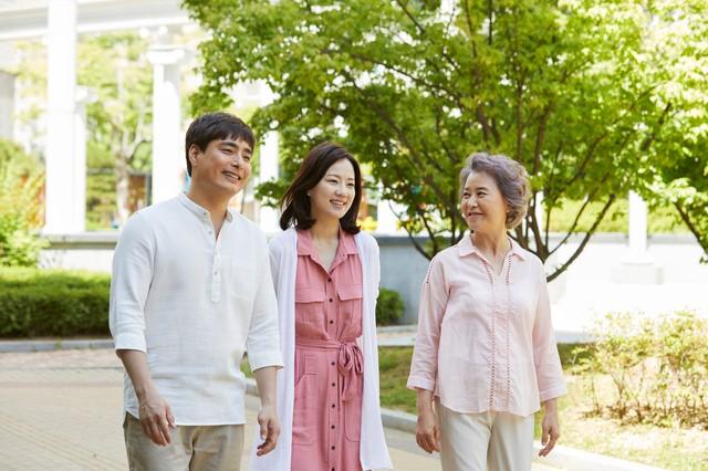 親名義の車を名義変更するポイントは?売却するなら状況に合わせて判断しよう