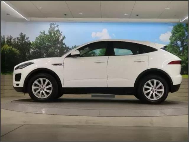 ジャガーのコンパクトカーならEペイス！最小SUVの魅力や特徴をご紹介