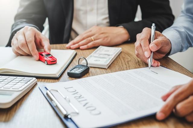 車のローンは10年の支払いでも組めるの?借入先の特徴や返済額を抑えるコツ