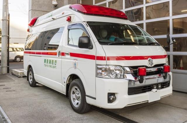 停止中の救急車