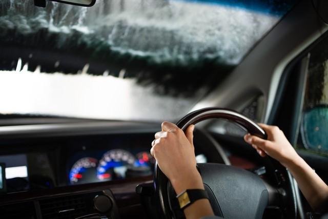 外車は洗車機で洗えるのか？手洗い洗車とどちらが良い？