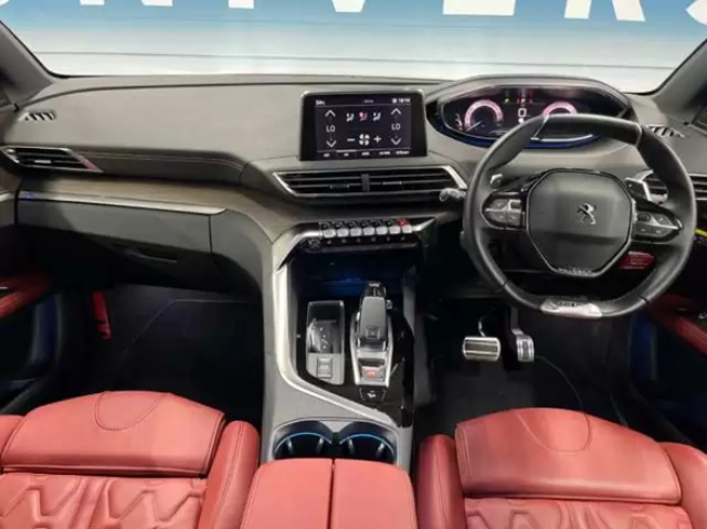 プジョーのSUVモデルの内装を比較してみよう！ラインアップや価格も紹介