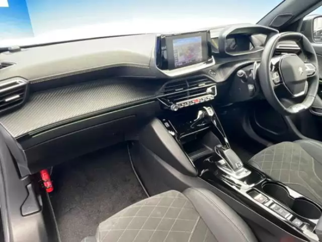 プジョーのSUVモデルの内装を比較してみよう！ラインアップや価格も紹介