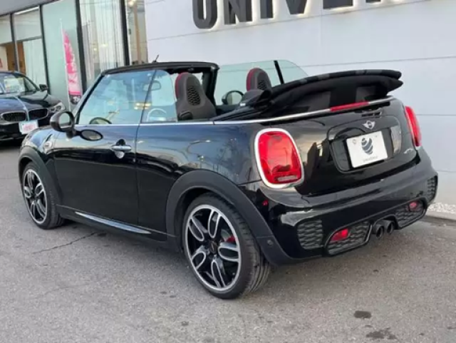 4人乗りできるオープンカーの特徴とは？ラインアップや選び方も◎