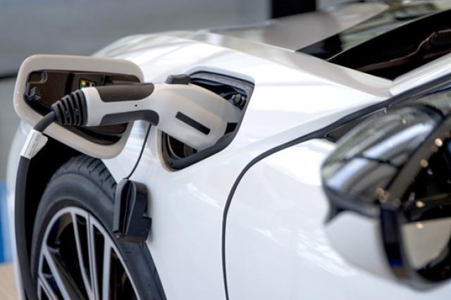 BMWのセダン情報総まとめ|シリーズ別の特徴や選び方のポイントを解説