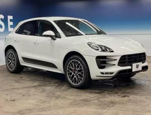 ポルシェ ボクスターが安い理由は?魅力や中古車相場、その他におすすめのモデルも◎