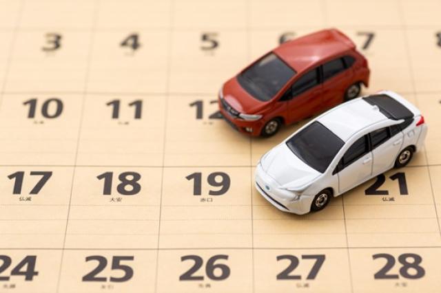 自動車とカレンダー