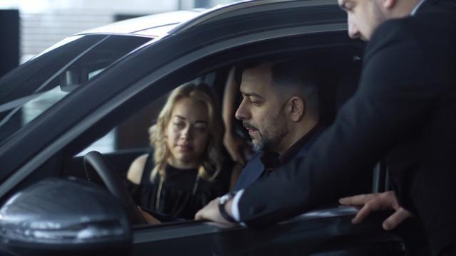 BMWのEV車のラインナップは?特徴や注意点を解説