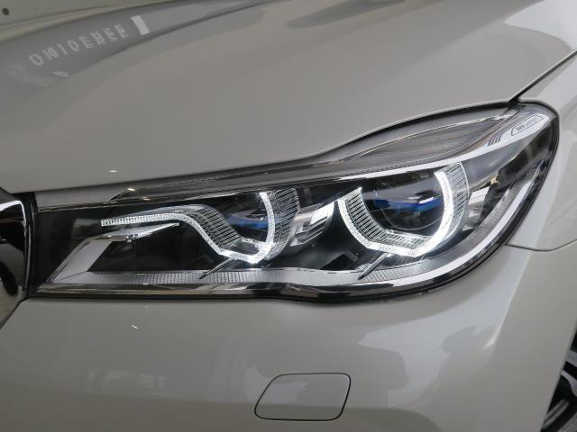 BMW7シリーズはV12を搭載！詳細スペックや価格とは？