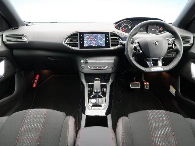プジョーのコンパクトカーが気になる方へ！中古のコンパクトカーを購入する際の決め手