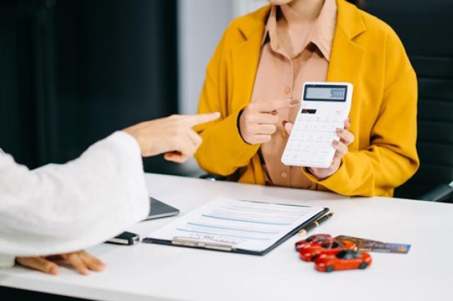 ローンの計算をするイメージ