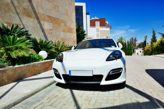 ポルシェの車が欲しい方必見！購入ポイントと気になるラインナップ