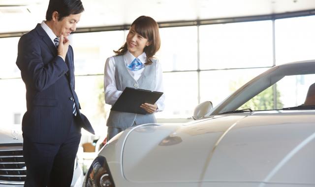 車は売る場所でいくらくらい違う？売却方法別の特徴や相場を知るポイント