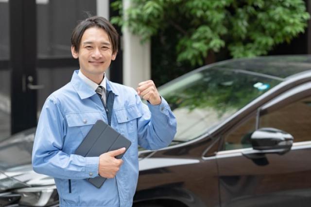 作業服を着た男性