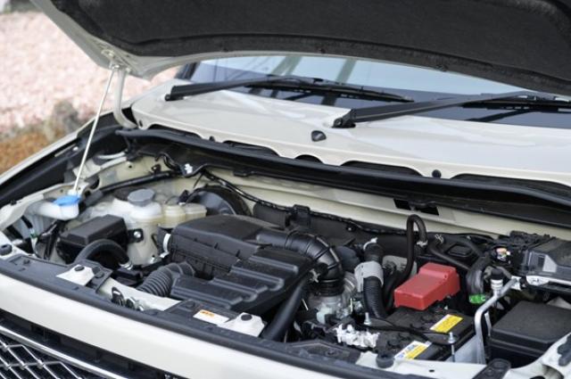 車のオイル交換はいつやる？交換頻度の目安やベストな時期の判断方法