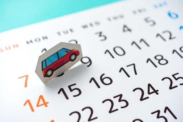 車のオイル交換はいつやる？交換頻度の目安やベストな時期の判断方法