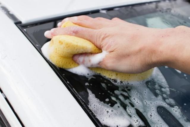 車の水垢落としの方法は？セルフでできる正しいお手入れ方法を紹介