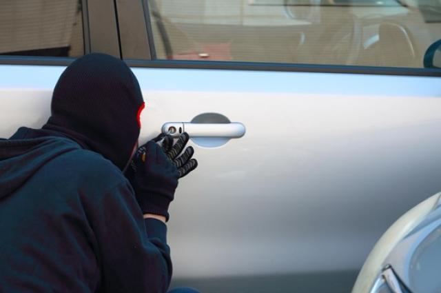 車の盗難防止を極めよう！使えるグッズやできる対策と盗まれた時の対処法