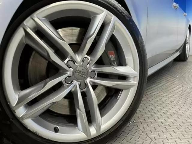 アウディ セダンの種類は？基本スペックや値段、特徴や中古車価格を紹介